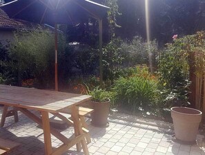 Outdoor dining - Town house with terrace and garden in the center of Lyon.. (Lyon)