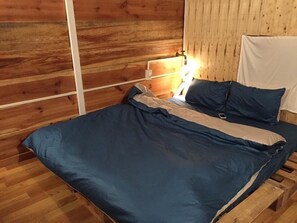 2 bedrooms, pillowtop beds, individually decorated - Xóm homestay (Da Lat)