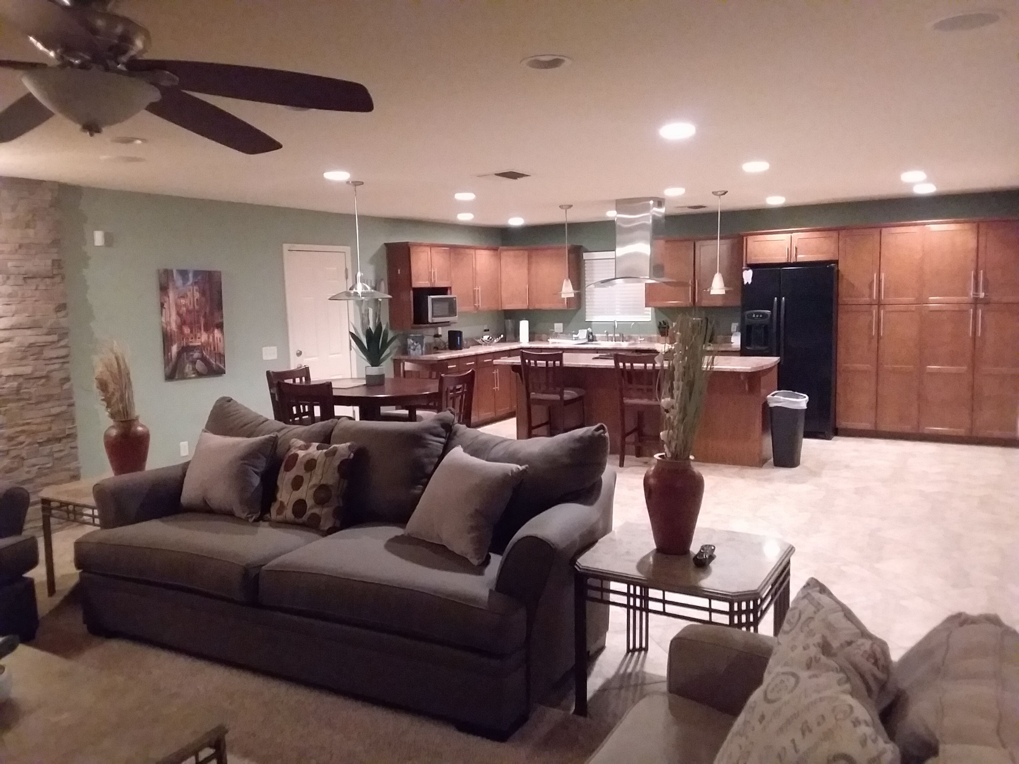 Smart-TV, Kamin, DVD-Player