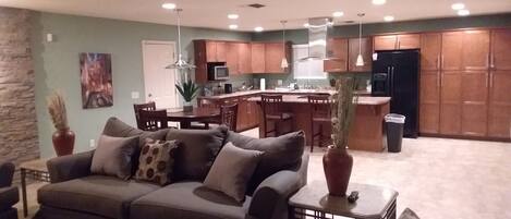 TV connectée, cheminée, lecteur de DVD