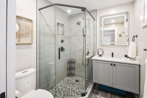 Shower, hair dryer, towels - ~Butterfly Cottage~ Enjoy a hot tub, gourmet kitchen, and 2 king ensuites. (Key West)