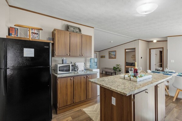Refrigerador, microondas, horno, placa de cocina