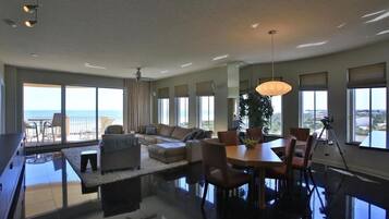 Smart TV, stereo, offices, computer monitors