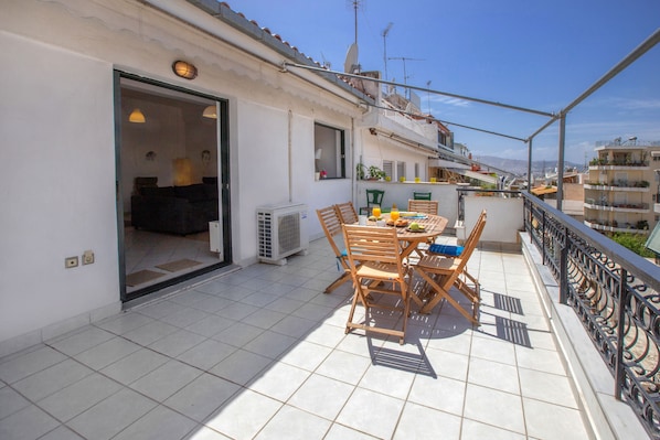 Apartment | Terrace/patio - Family apartment 450m from metro near Acropolis (Athens)