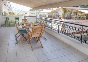 Apartment | Terrace/patio - Family apartment 450m from metro near Acropolis (Athens)