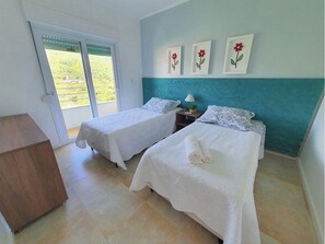 3 chambres, fer et planche à repasser, Wi-Fi gratuit, draps fournis