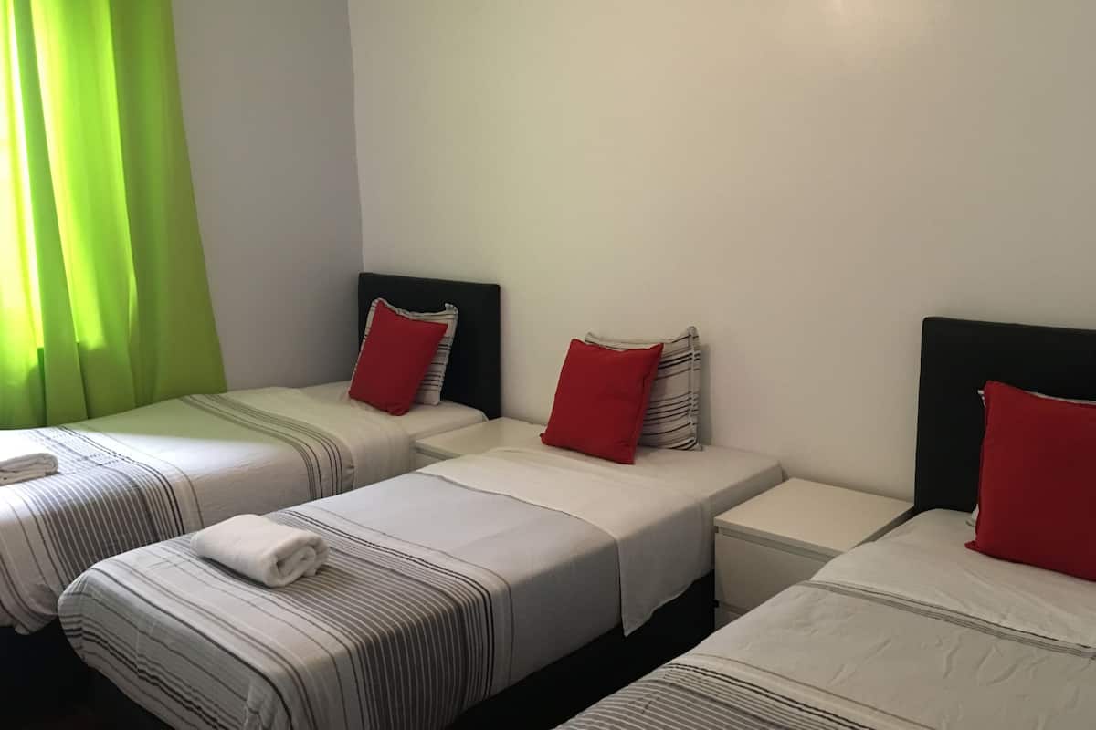 Basic Triple Room, Shared Bathroom | WiFi (free), bed sheets