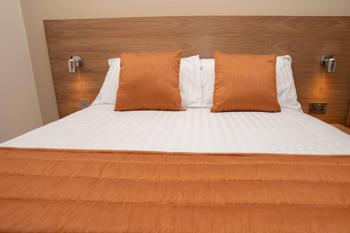 individually decorated, individually furnished, desk, laptop workspace