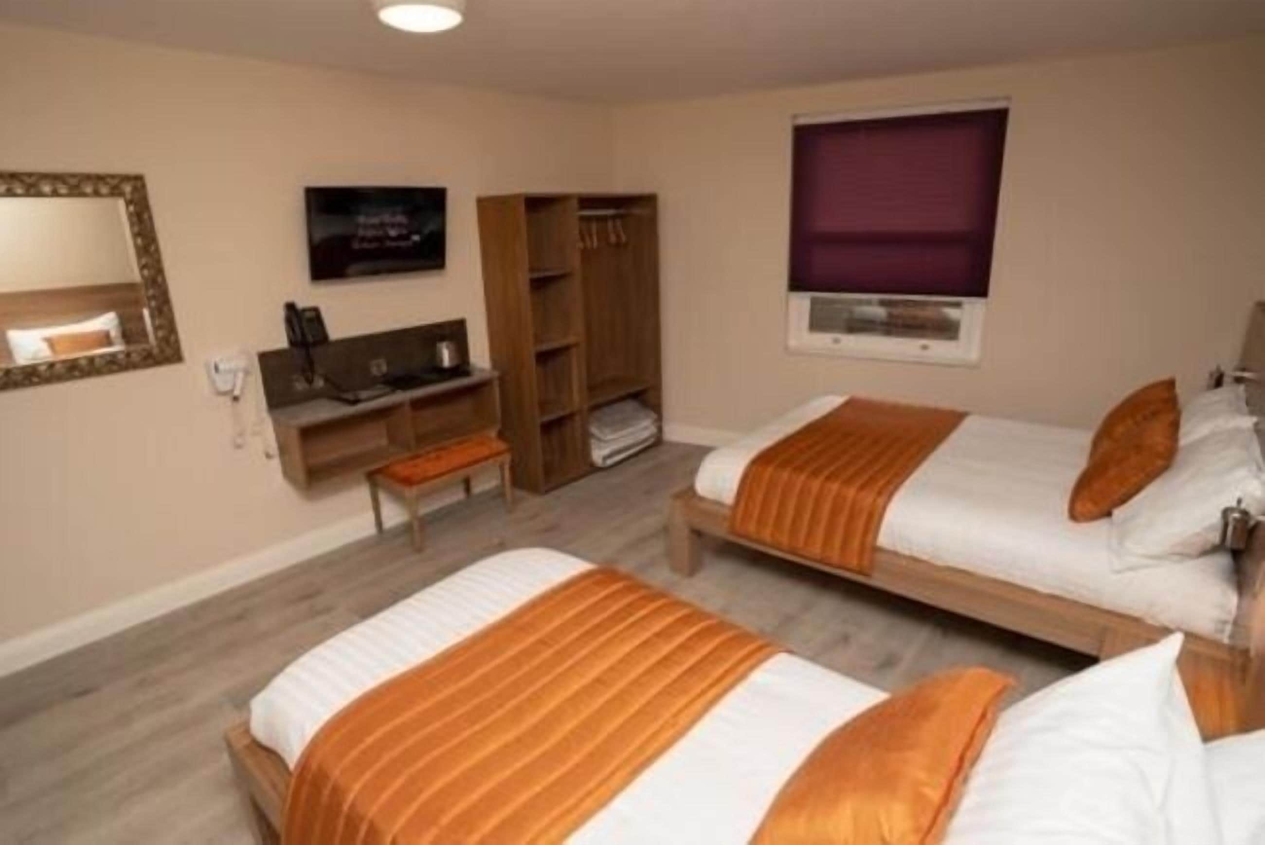 Classic Triple Room | Desk, laptop workspace, soundproofing, iron/ironing board (on request)