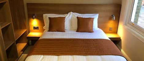 Chambre Double Classique | Décoration personnalisée, ameublement personnalisé, bureau