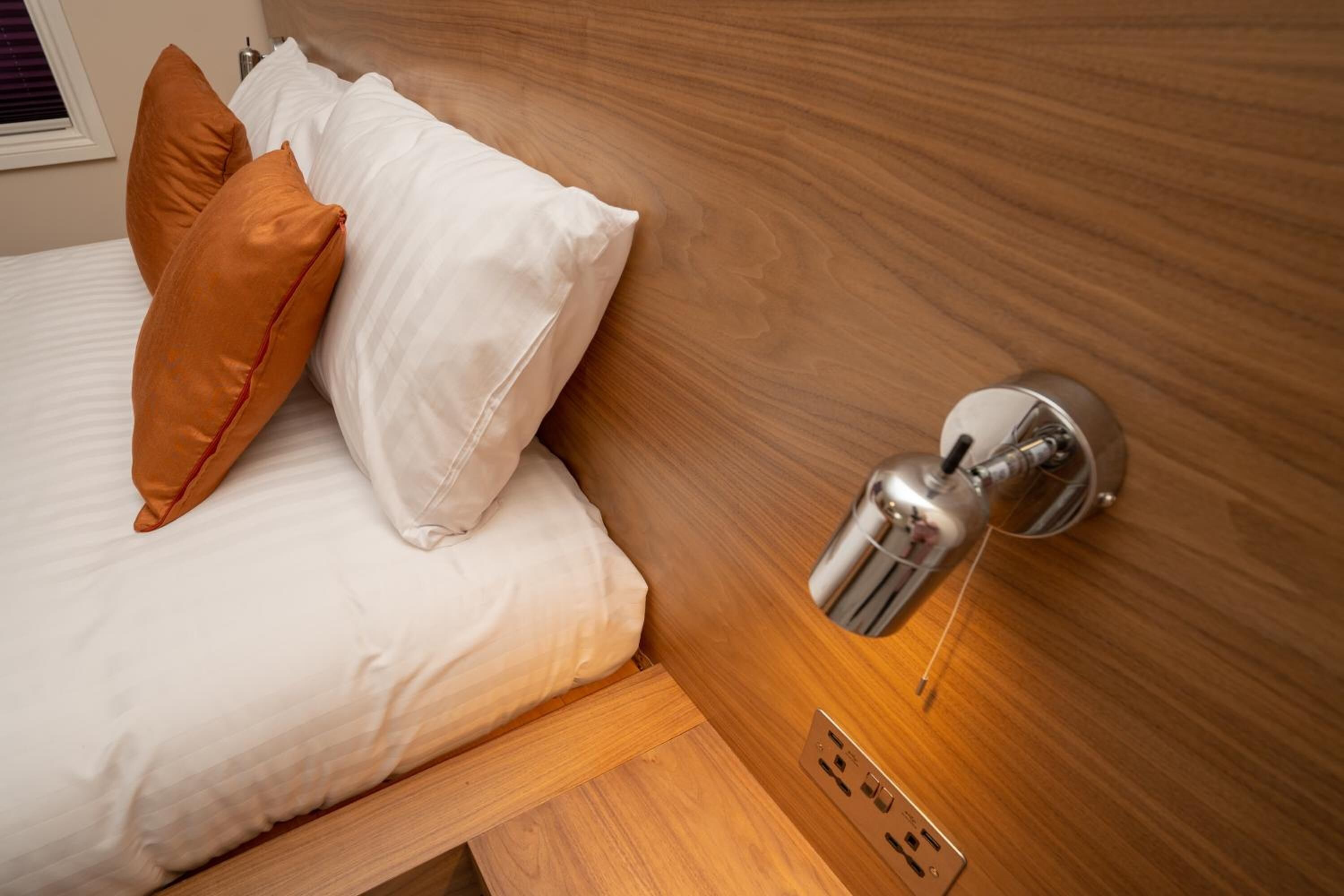 individually decorated, individually furnished, desk, laptop workspace