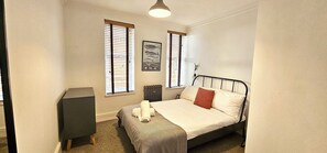 2 bedrooms, desk, iron/ironing board, free WiFi