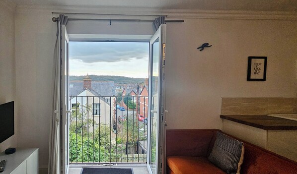 Smart TV, Netflix, streaming services - No.2 Thompson Apartments by Switchback Stays (Cardiff)