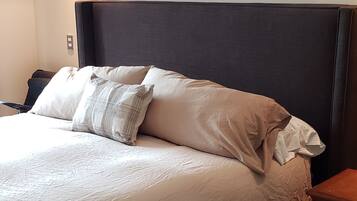 3 chambres, bureau, Wi-Fi gratuit, draps fournis