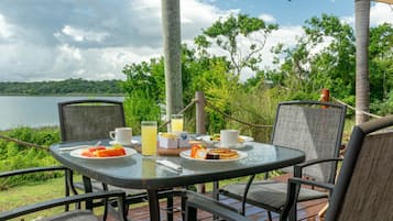 Desayuno completo (USD 10.00 por persona)