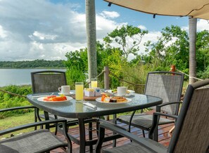 Tägliches großes Frühstück (10.00 USD pro Person)