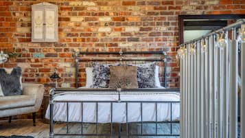 1 bedroom, iron/ironing board, internet