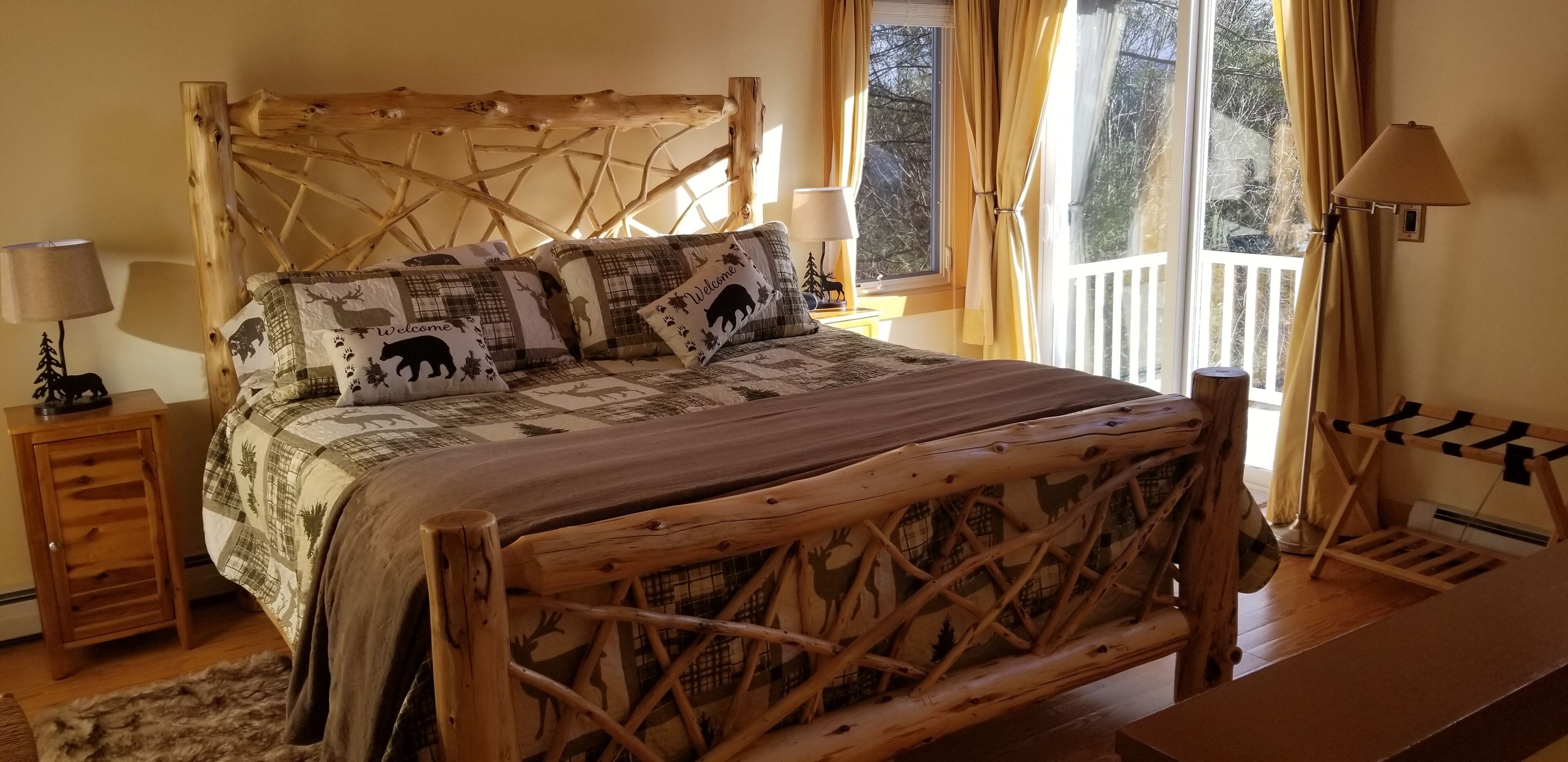 5 makuuhuonetta, työpöytä, silitysrauta/-lauta, vauvan matkasänky