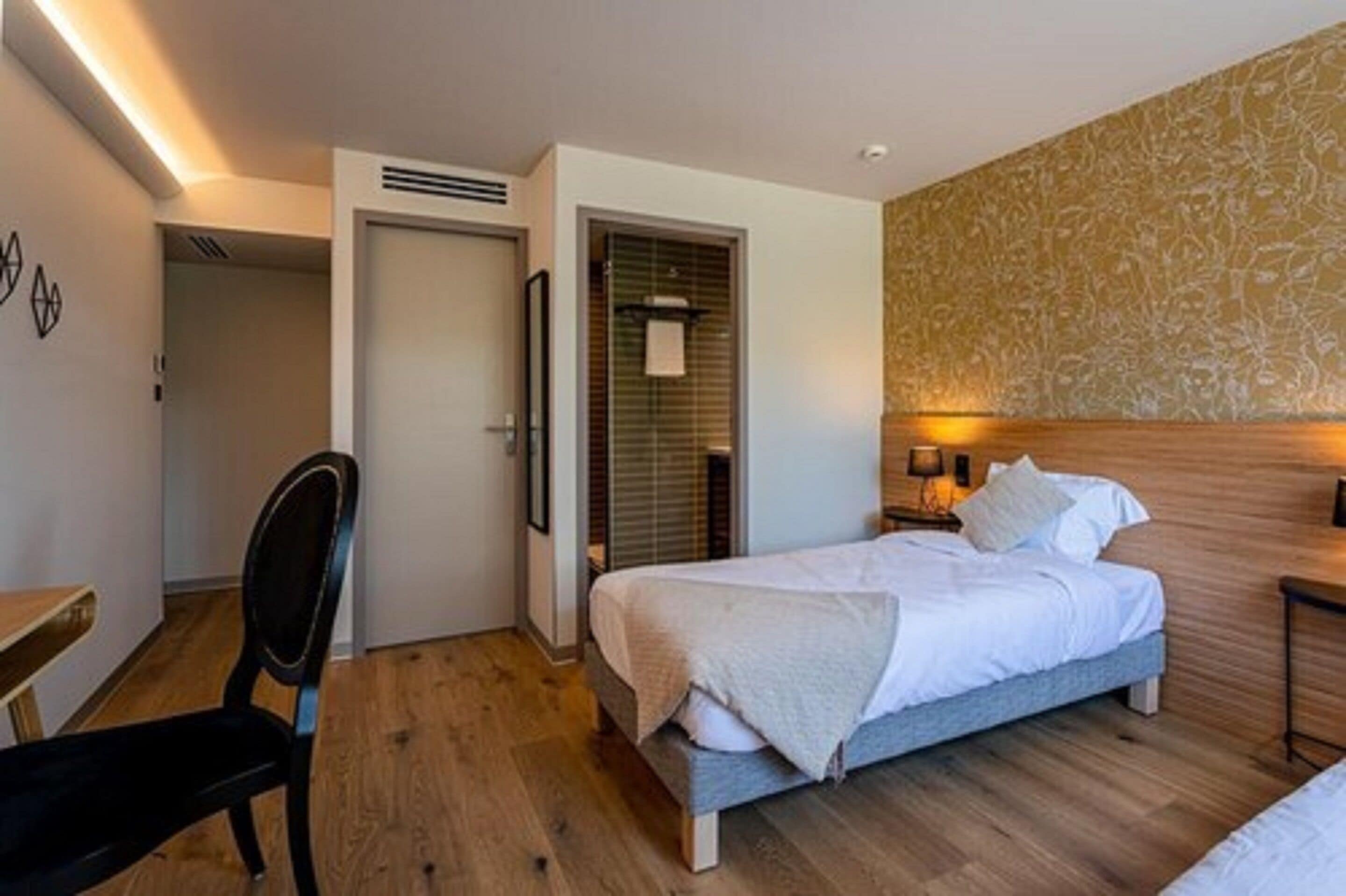 standard double room | 1 bedroom, desk, laptop workspace, soundproofing