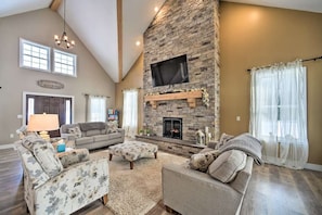 Smart TV, fireplace, Netflix, Hulu