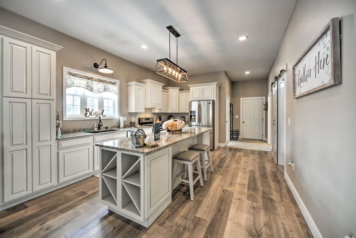 Frigorífic, microones, forn i placa de cuina 