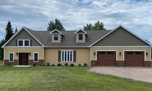 Exterior - Upstate Hideaway Hot Tub,Atv,skiing,snowmobiling, hiking,relaxing,heated garage (Owls Head)