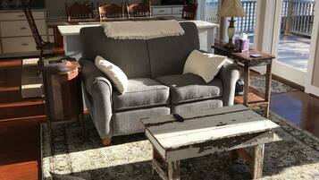 Smart TV, fireplace, DVD player