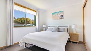 3 makuuhuonetta, silitysrauta/-lauta, ilmainen Wi-Fi, vuodevaatteet