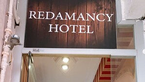 The entrance to Redamancy Hotel with a staircase leading inside. - Redamancy Hotel (Istanbul)