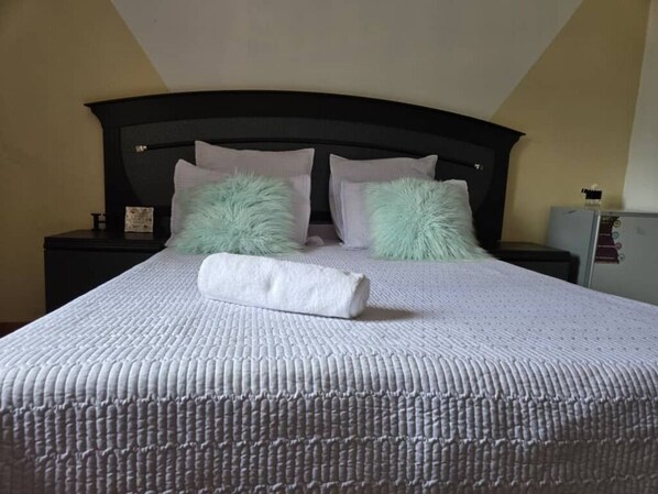 3 bedrooms, in-room safe, iron/ironing board, WiFi - Kaswanga Farm Holiday Home (Chisamba)