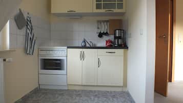 Réfrigérateur, four, plaque de cuisson, cafetiÚre/bouilloire