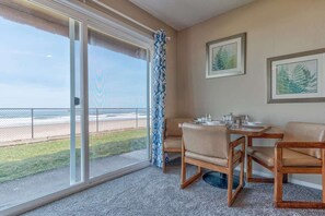Dining - Steps to the Sand! Ground Floor Beachfront Condo - Sleeps 4! Pool and Sauna! (Lincoln City)