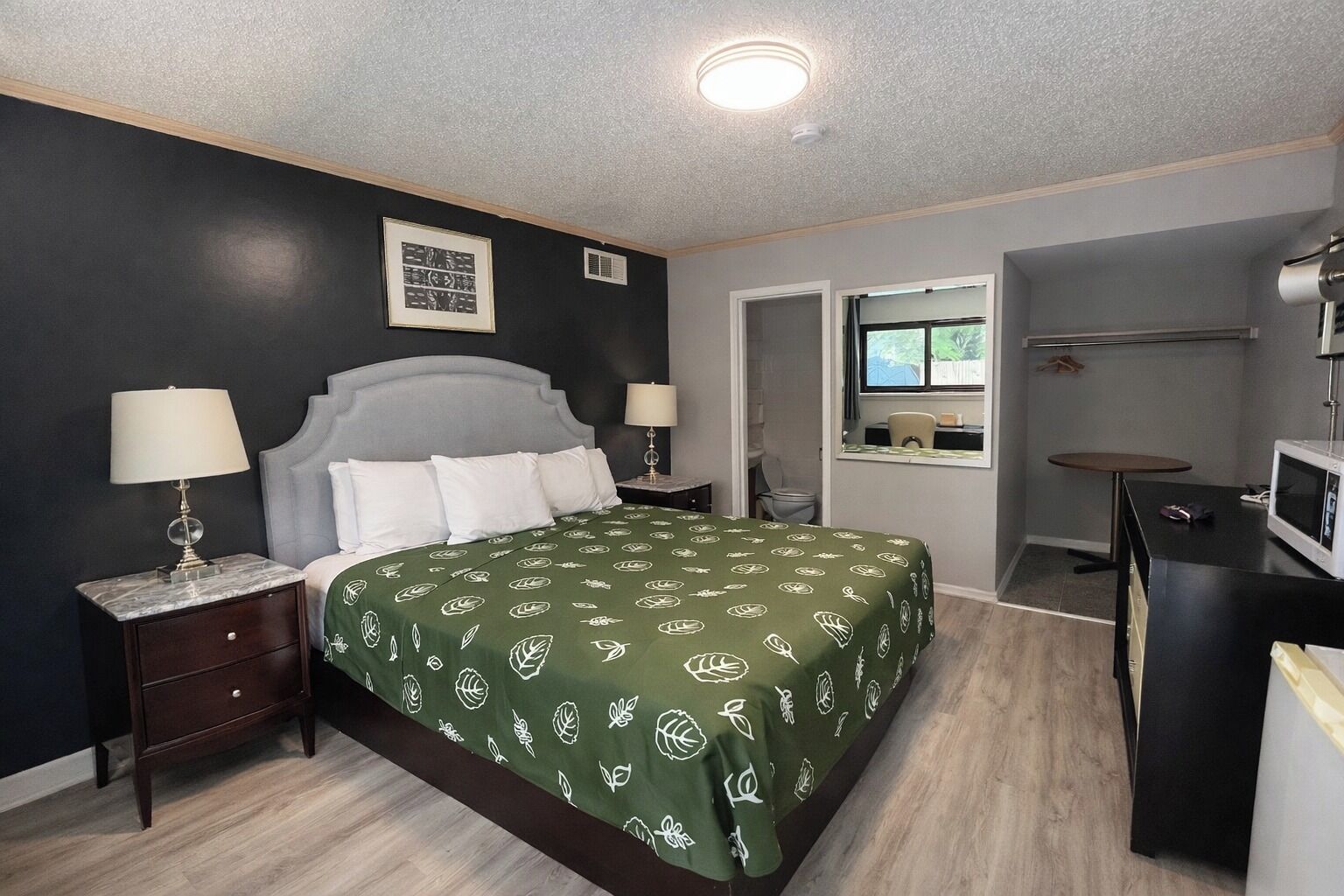 Room, 1 King Bed, Non Smoking