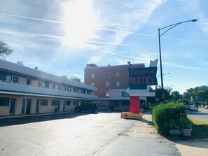 Exterior - Motel Edgebrook Chicago North Shore by OYO (Chicago)