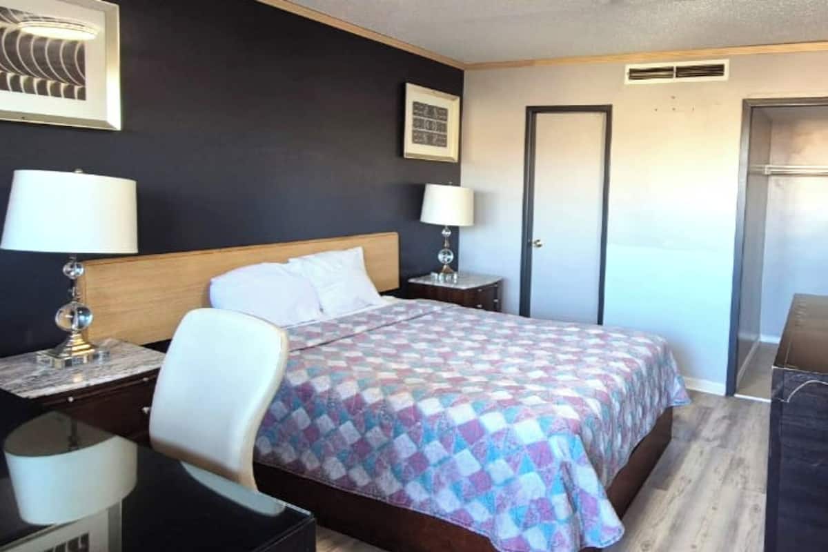Quarto, 1 cama Queen, para não fumantes | Escrivaninha, Wi-Fi de cortesia