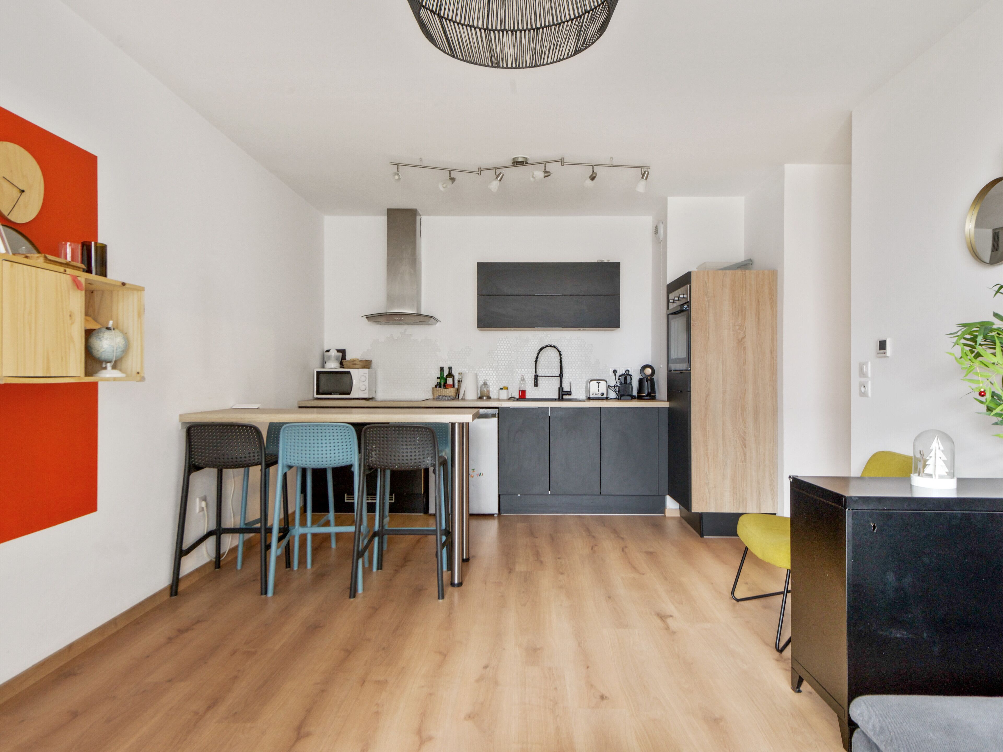 雪櫃、微波爐、焗爐、洗碗機