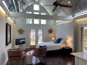 1 slaapkamer, een strijkplank/strijkijzer, wifi, beddengoed