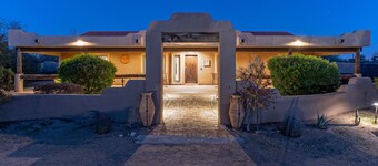 LUX 8 BR, ALLE kingsize bedden - Slaapplaatsen 18, uitzicht op Mt, bubbelbad, putting green, vuurkorven, pooltafel, spellen