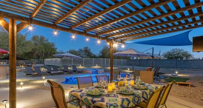 LUX: King Beds & TVs ALL BRs, Pool Table, Pkball Ct & Paddles, POOL, Spa, Putt Green, Fire Pit