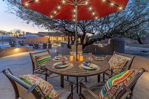 تناول الطعام بالخارج