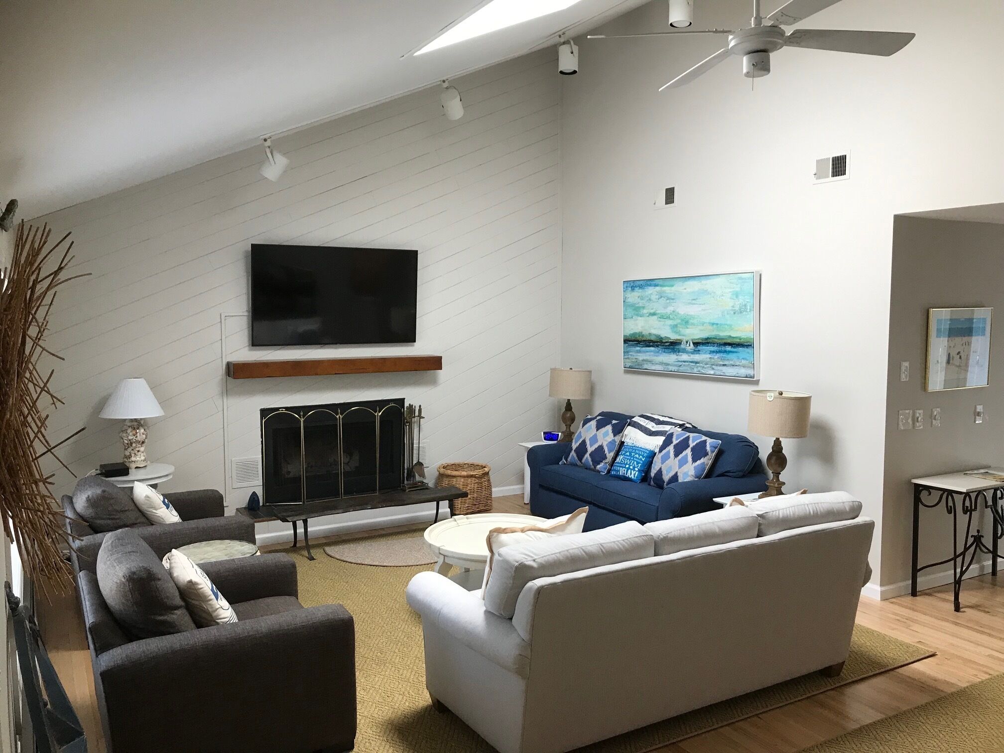 Charming beach cottage in Bay Head, NJ. Close to beaches, town and parks.