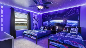 8 Schlafzimmer, Zimmersafe, Bügeleisen/Bügelbrett, Reisekinderbett