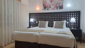 Twin Room | In-room safe, iron/ironing board, free WiFi, bed sheets