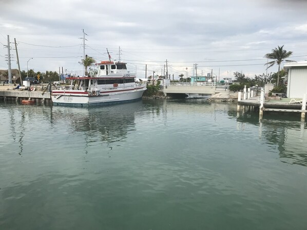A marina with a white boat named 'Sea King' docked at a pier. - Convenient central Marathon location, canal view. (Marathon)