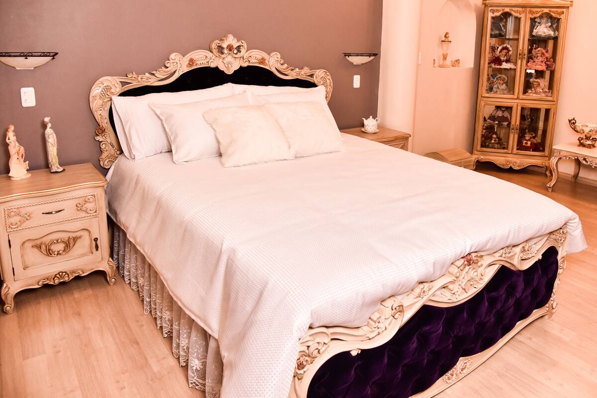 Deluxe Double Room, 1 Queen Bed | Laptop workspace, WiFi (free), individually decorated