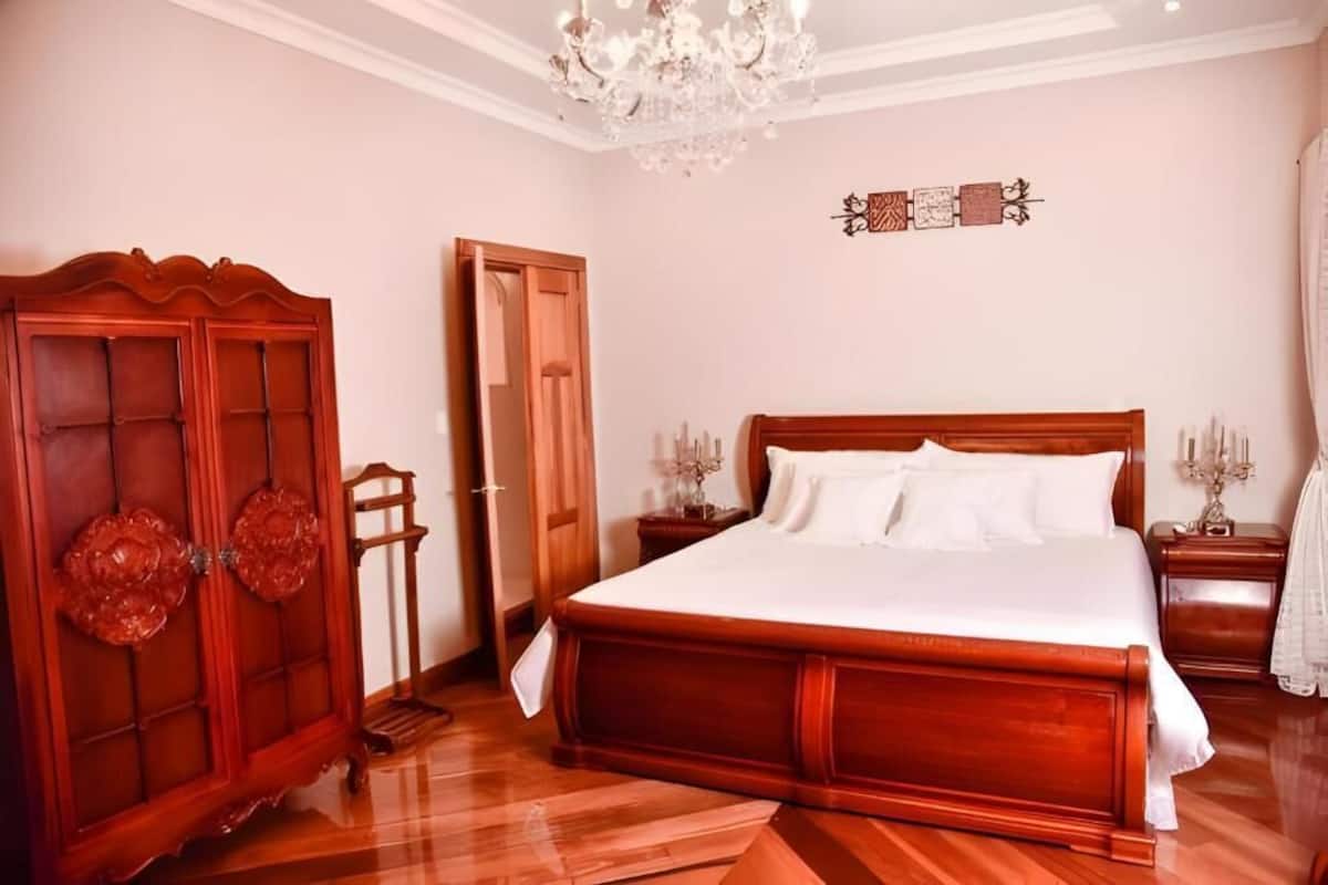 1 bedroom, individually decorated, individually furnished