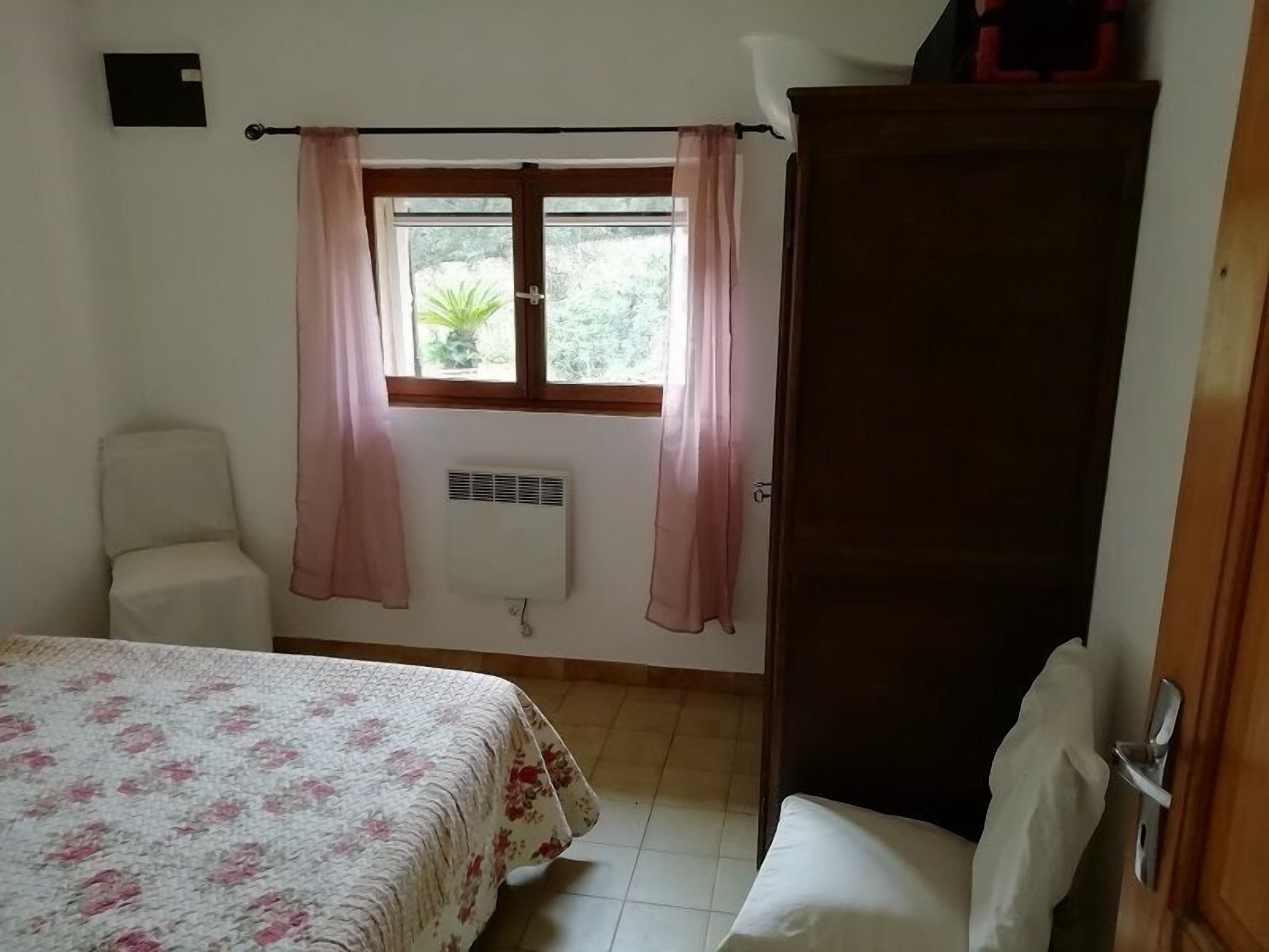 2 chambres, fer et planche à repasser, draps fournis