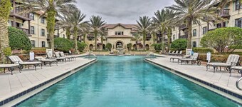 Beautiful GROUND FLOOR 2 Bedroom Relaxing Oasis w Private Veranda