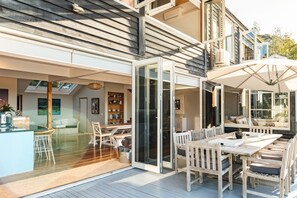 Outdoor dining - Private Luxury in Paihia - with Heated Pool! (Paihia)