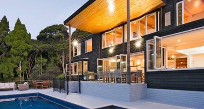 Private Luxury in Paihia - with Heated Pool!